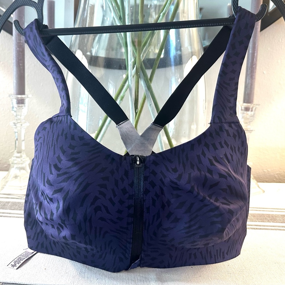 VICTORIAS SECRET Size 36DD Sports Bra-NWOT